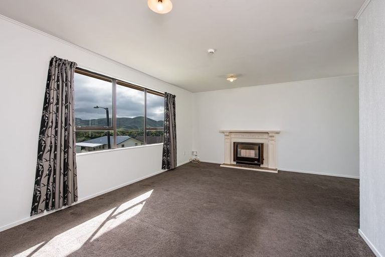 Photo of property in 27 Invercargill Drive, Kelson, Lower Hutt, 5010