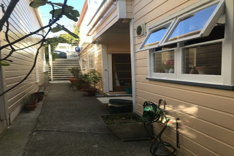 Photo of property in 25 Moir Street, Mount Victoria, Wellington, 6011