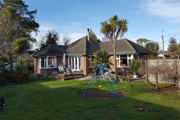 Photo of property in 27 Barclay Place, Burwood, Christchurch, 8061