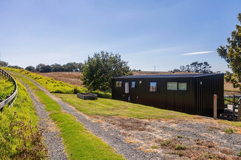 Photo of property in 141 Karioitahi Road, Waiuku, 2683