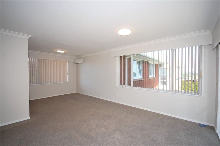 Photo of property in 1/279 Sunset Road, Sunnynook, Auckland, 0632