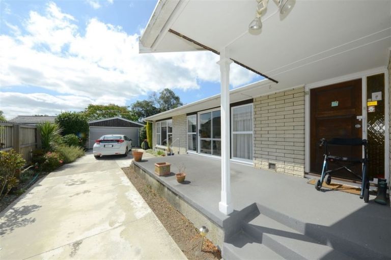 Photo of property in 17 Woodstock Place, Russley, Christchurch, 8042