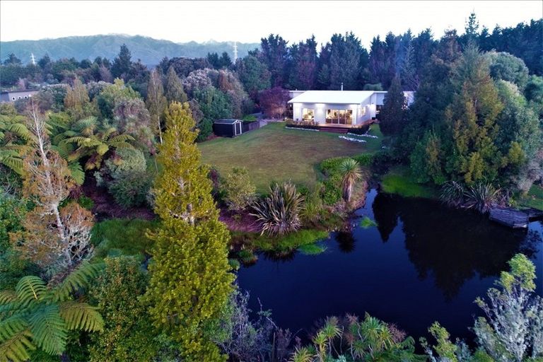 Photo of property in 1 Lakeside Terrace, Westport, 7892