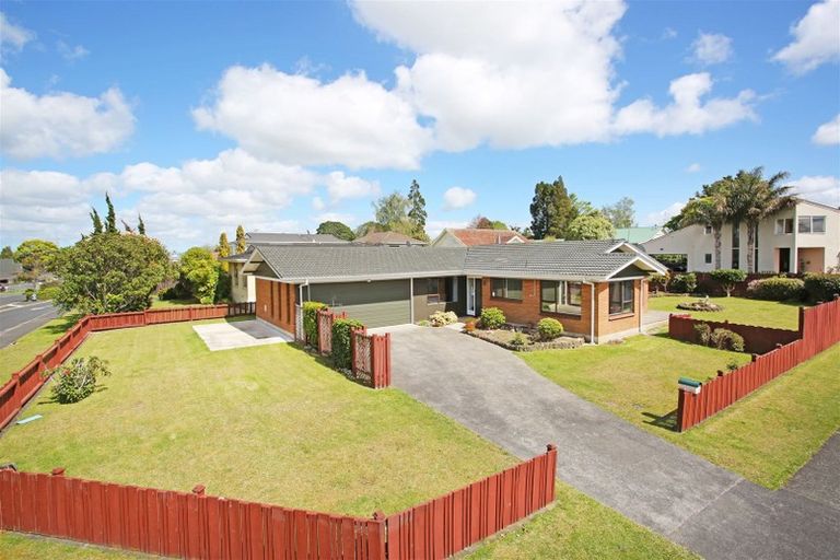 Photo of property in 1 Sunshine Place, Papakura, 2110