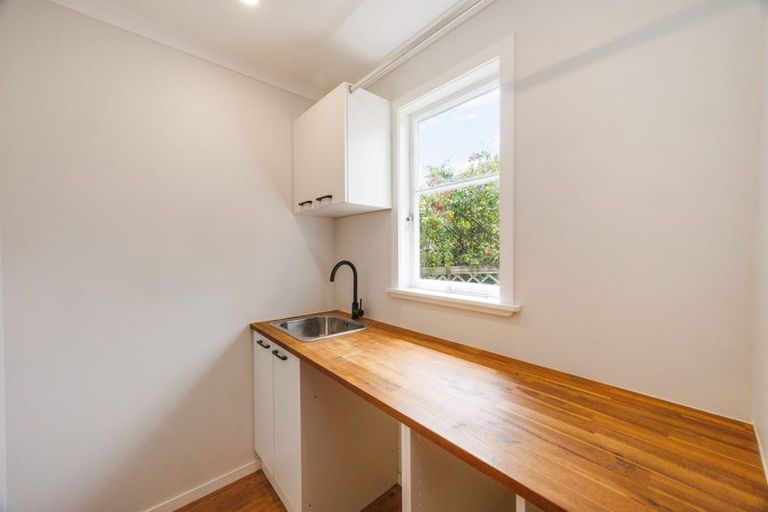 Photo of property in 27 Pembroke Street, Highbury, Palmerston North, 4412