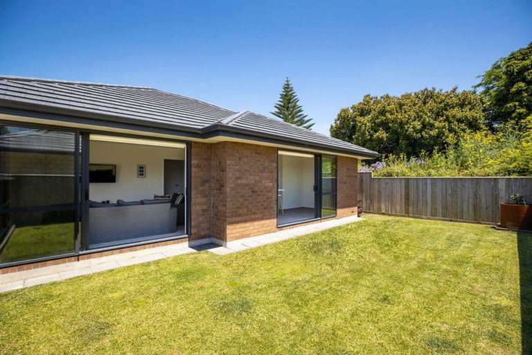 Photo of property in 15 Nukuroa Close, Waitara, 4320