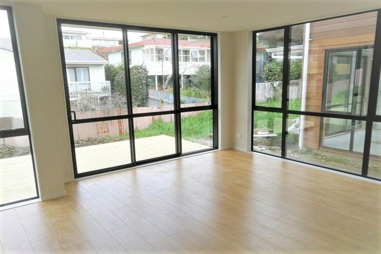 Photo of property in 70 Seafarer Crescent, Stanmore Bay, Whangaparaoa, 0932