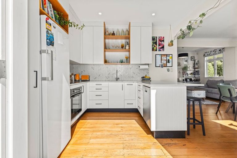 Photo of property in 50 Hollis Road, Paraparaumu Beach, Paraparaumu, 5032