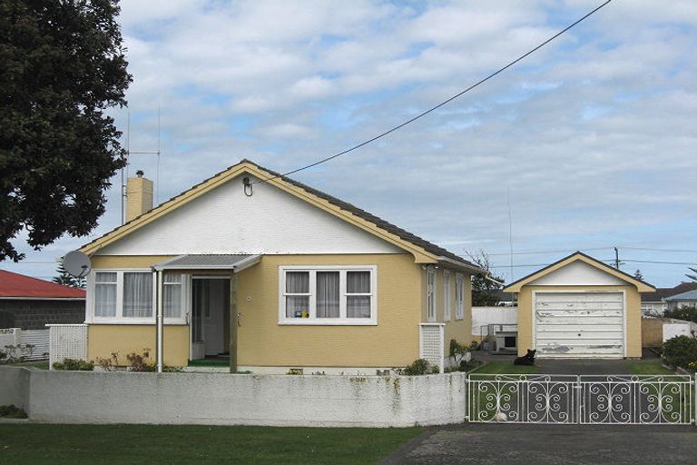 Photo of property in 12 Ruapehu Street, Castlecliff, Whanganui, 4501