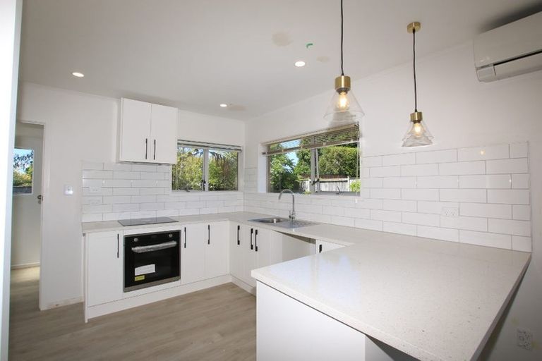 Photo of property in 3/5 Tobruk Crescent, Milford, Auckland, 0620