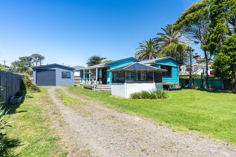 Photo of property in 124 Park Avenue, Waitarere Beach, Levin, 5510