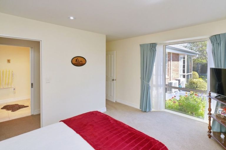 Photo of property in 24 Chesterfield Mews, Russley, Christchurch, 8042