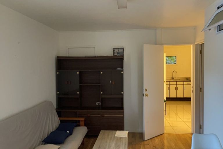 Photo of property in 211 Chelsea View Drive, Chatswood, Auckland, 0626