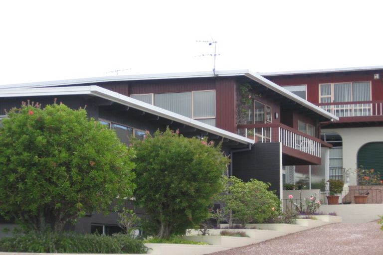 Photo of property in 2/3 Marama Street, Castor Bay, Auckland, 0620