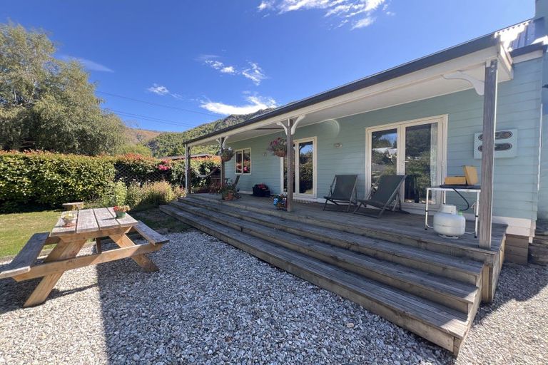 Photo of property in 17 Criterion Street, Arrowtown, 9302