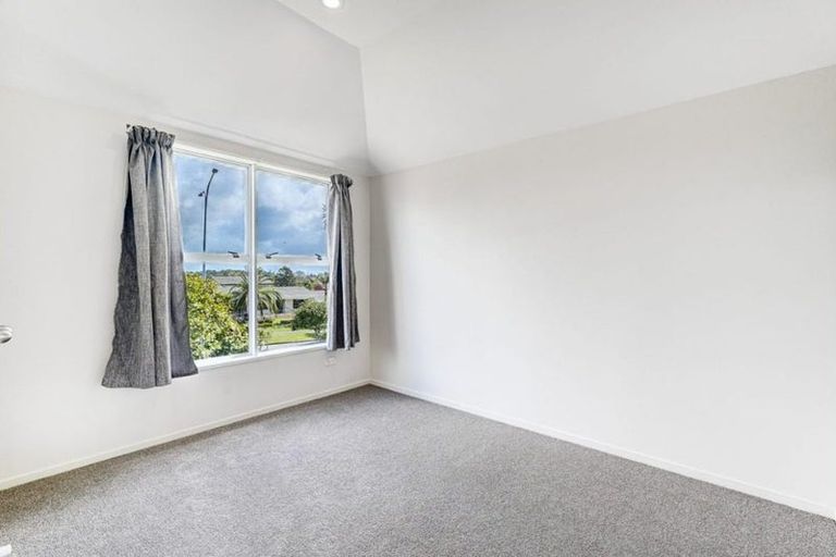 Photo of property in 3 Charles Prevost Drive, The Gardens, Auckland, 2105