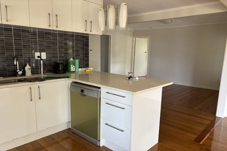 Photo of property in 1/75 Shakespeare Road, Milford, Auckland, 0620