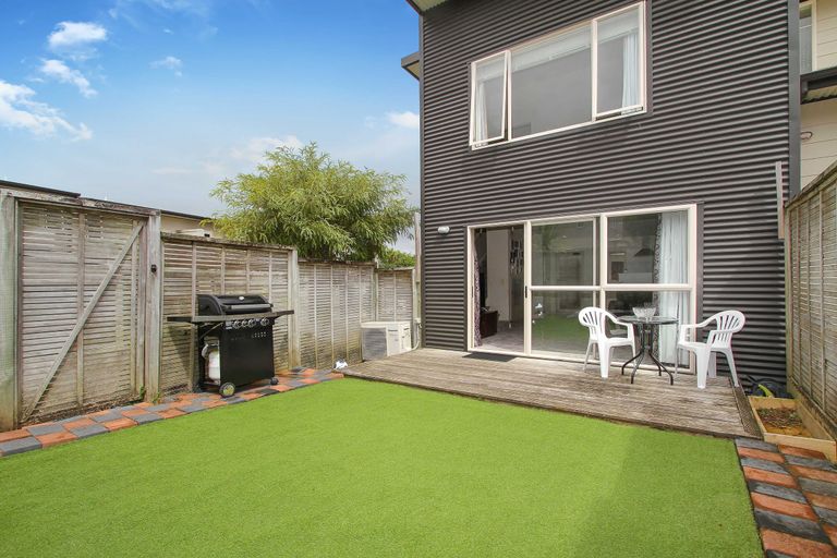 Photo of property in 1/206 Manuka Road, Bayview, Auckland, 0629