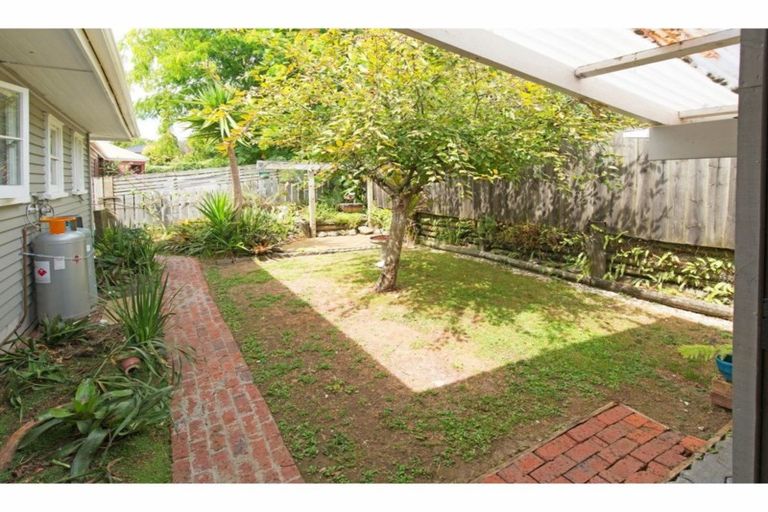 Photo of property in 1/680 Whangaparaoa Road, Stanmore Bay, Whangaparaoa, 0932