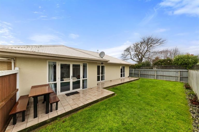 Photo of property in 16a Dunedin Street, Redwood, Christchurch, 8051