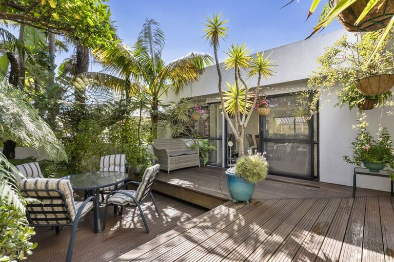 Photo of property in 15 Perendale Close, Somerville, Auckland, 2014