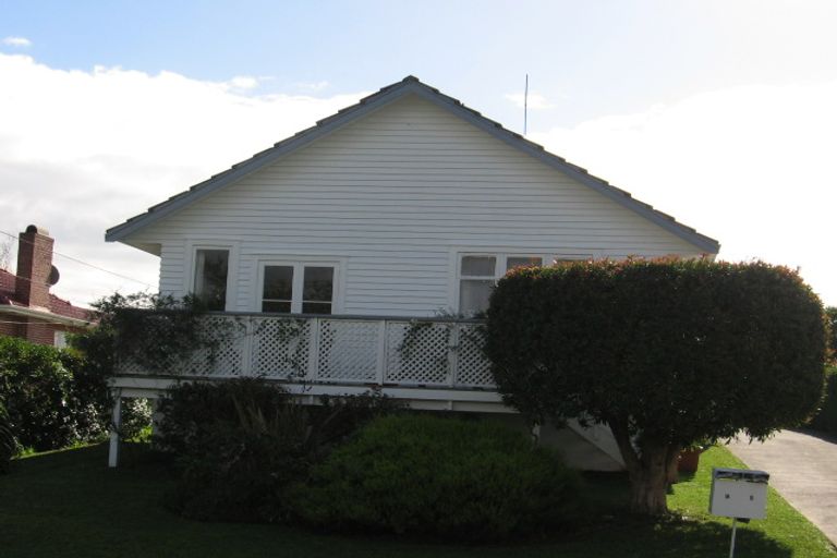 Photo of property in 5a Springbank Lane, Te Atatu Peninsula, Auckland, 0610