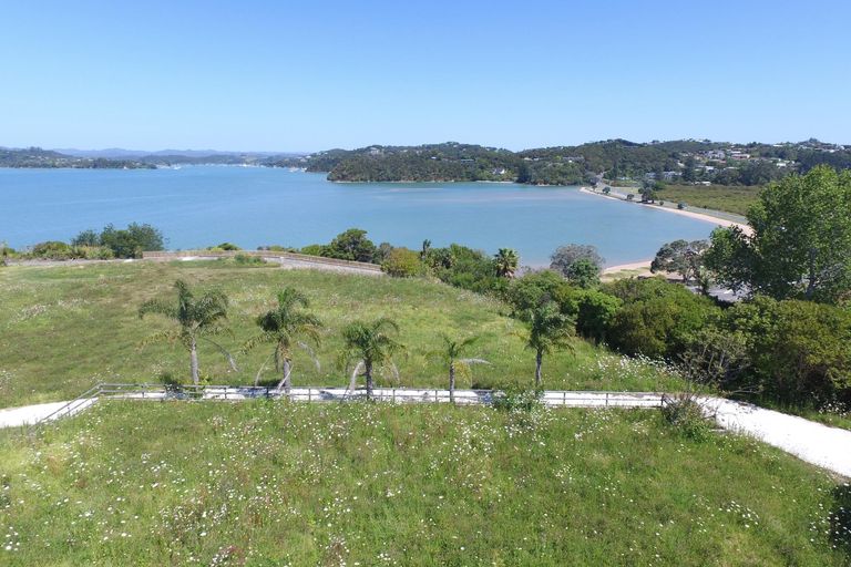 Photo of property in 1/5 Seaview Avenue, Northcote, Auckland, 0627