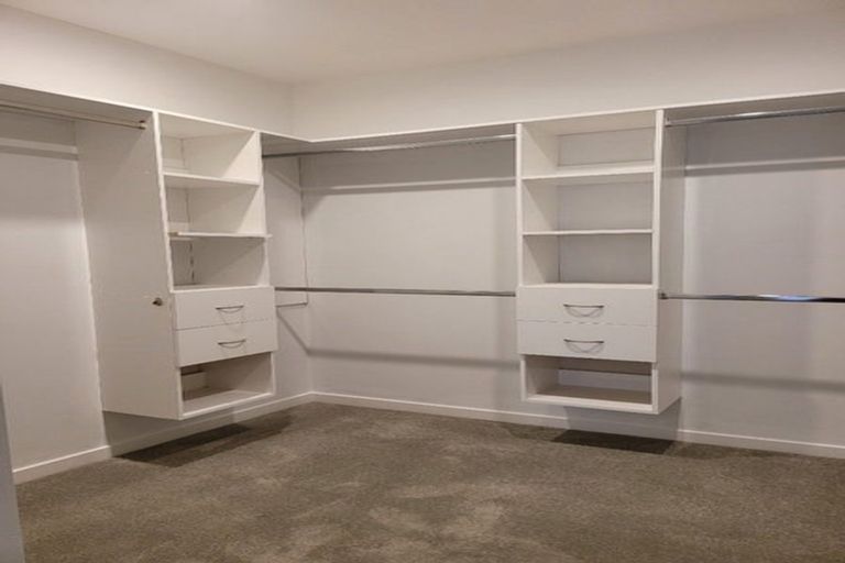 Photo of property in 33 Medallion Drive, Oteha, Auckland, 0632