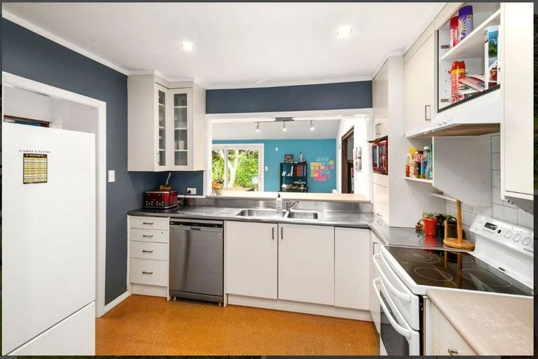 Photo of property in 1 Westhaven Drive, Tawa, Wellington, 5028