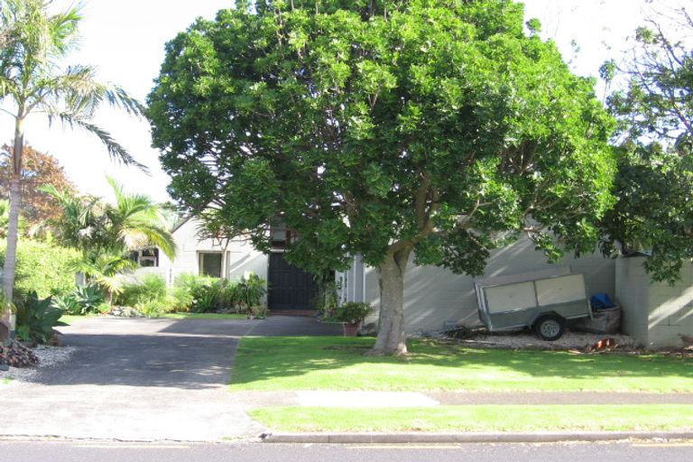 Photo of property in 10 Jern Place, Eastern Beach, Auckland, 2012