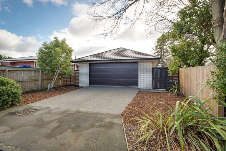 Photo of property in 32 Edgeware Road, St Albans, Christchurch, 8014