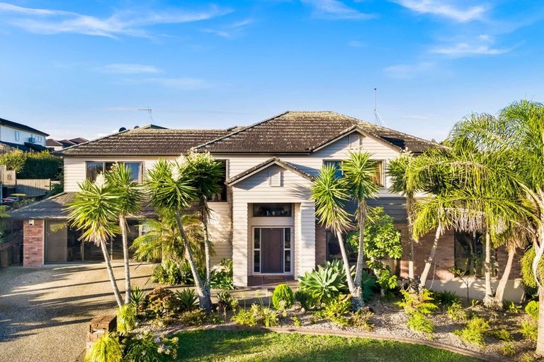 Photo of property in 1 Seresin Crescent, Flat Bush, Auckland, 2016