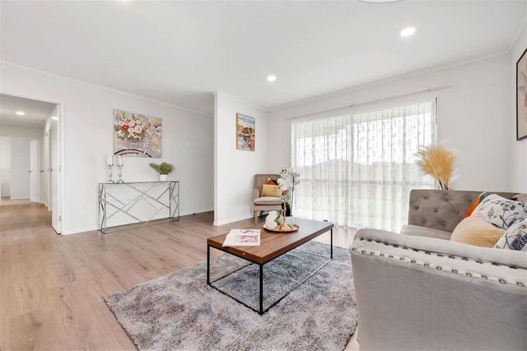 Photo of property in 13 Eroni Clarke Close, Flat Bush, Auckland, 2019