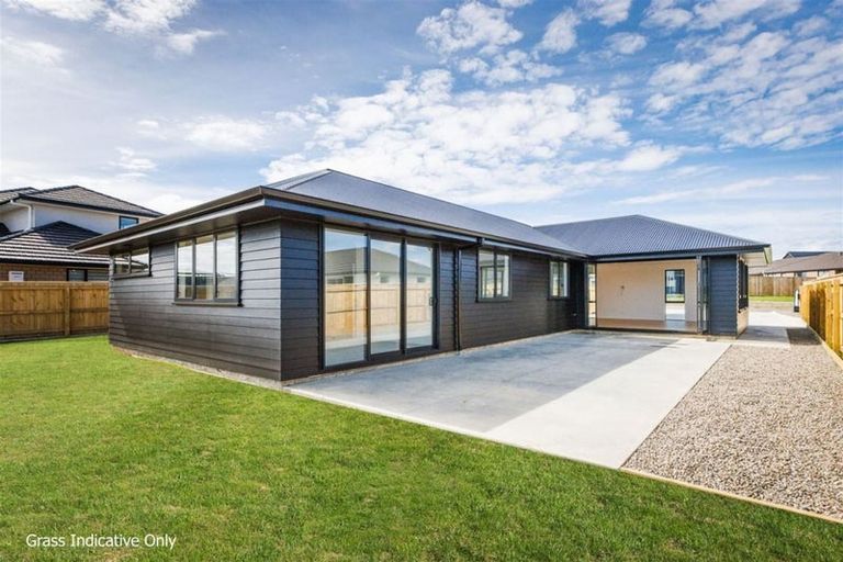Photo of property in 18 Sardinia Grove, Fitzherbert, Palmerston North, 4410
