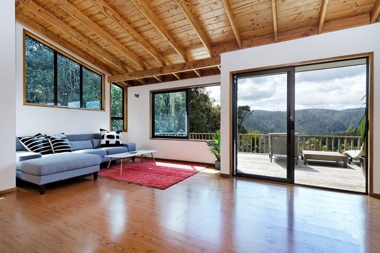 Photo of property in 15 Pendrell Road, Piha, New Lynn, 0772