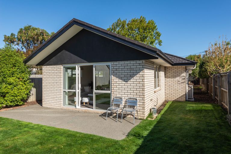 Photo of property in 32 Edgeware Road, St Albans, Christchurch, 8014