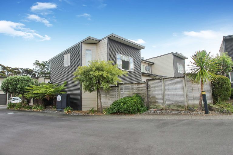 Photo of property in 1/206 Manuka Road, Bayview, Auckland, 0629