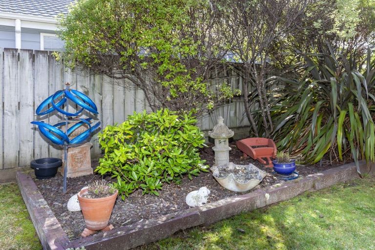 Photo of property in 2 Crown Hill, Paraparaumu, 5032