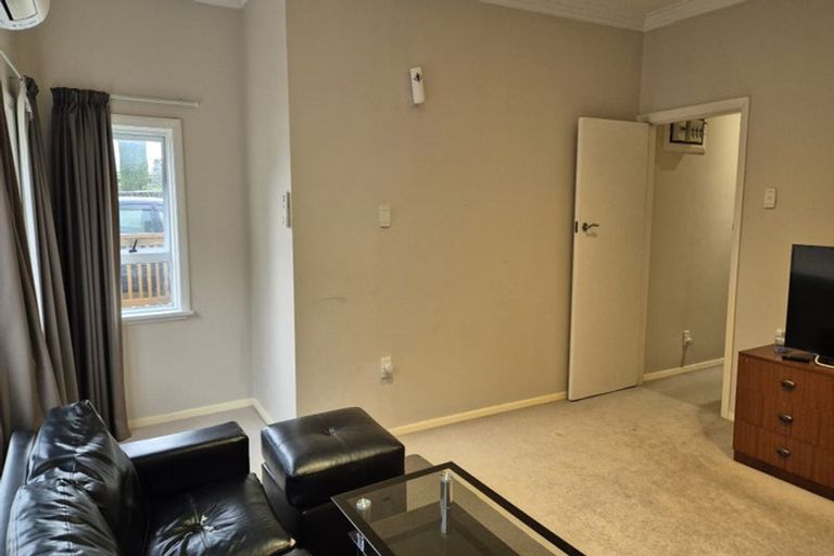 Photo of property in 22 Hampton Hill Road, Tawa, Wellington, 5028