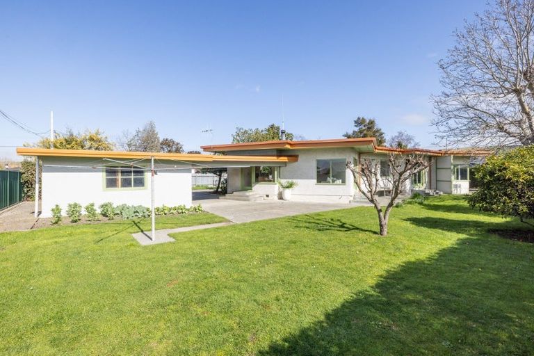 Photo of property in 16 Howard Road, Taradale, Napier, 4112