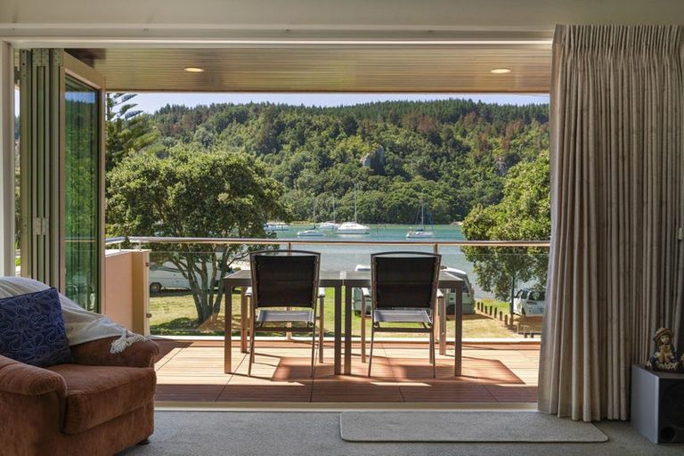 Photo of property in 301 Beach Road, Whangamata, 3620