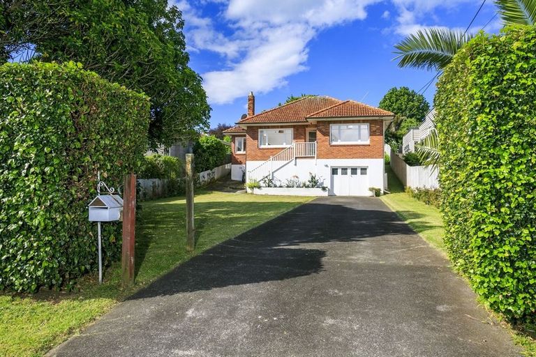 Photo of property in 12 Wairoa Road, Narrow Neck, Auckland, 0624
