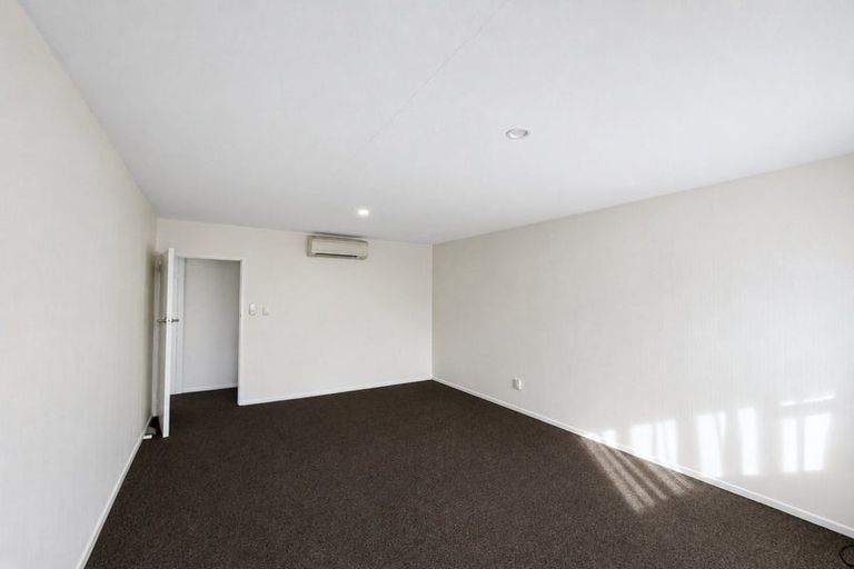 Photo of property in 2/16 Division Street, Riccarton, Christchurch, 8041