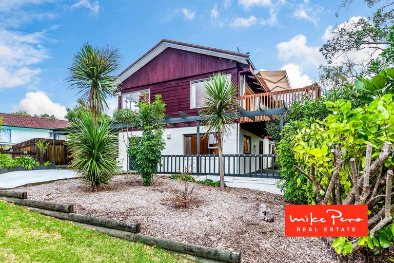 Photo of property in 7 Pokapu Street, Titirangi, Auckland, 0600