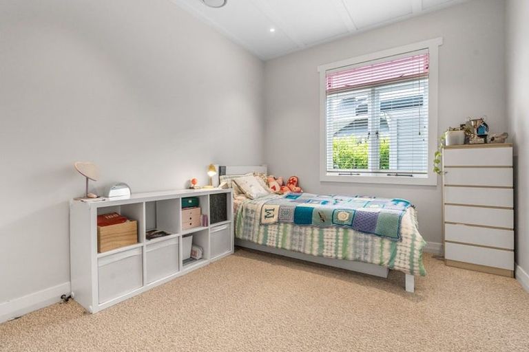 Photo of property in 136 Queen Street, Northcote Point, Auckland, 0627