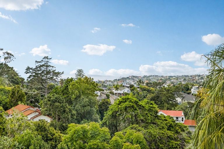 Photo of property in 1/70b Carlisle Road, Browns Bay, Auckland, 0632