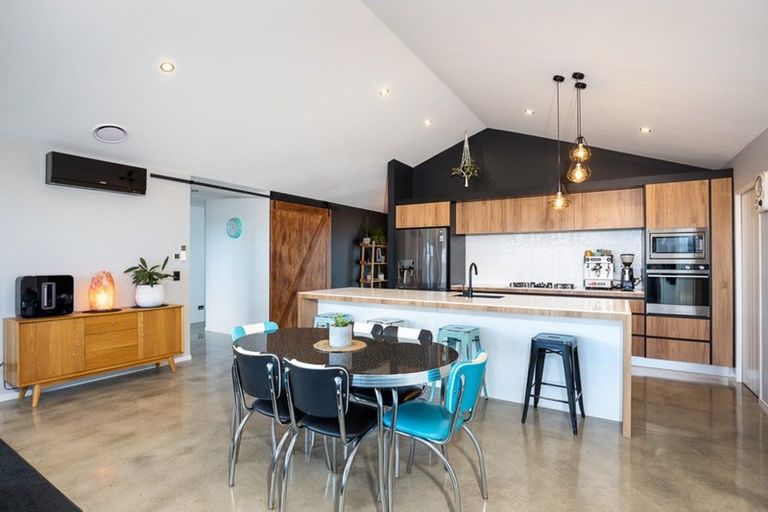 Photo of property in 8a Aderman Place, Hurworth, New Plymouth, 4310