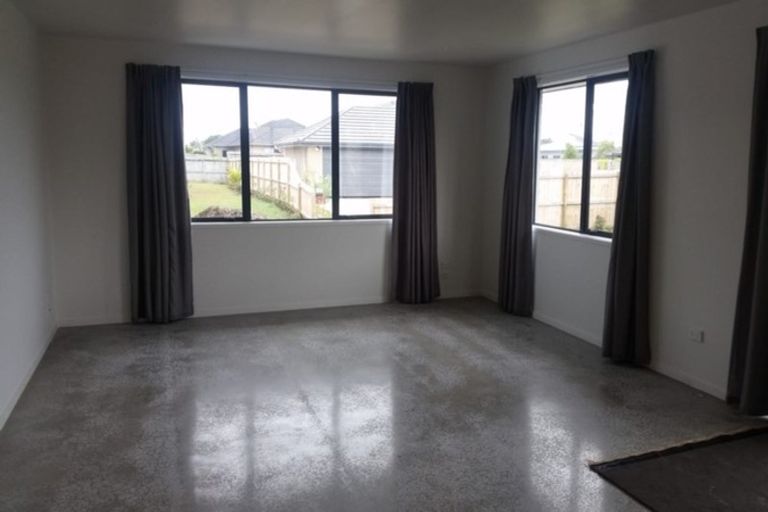 Photo of property in 12 Roto View, One Tree Point, 0118