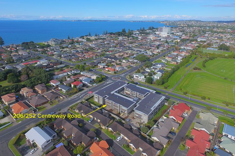 Photo of property in 206/252 Centreway Road, Orewa, 0931