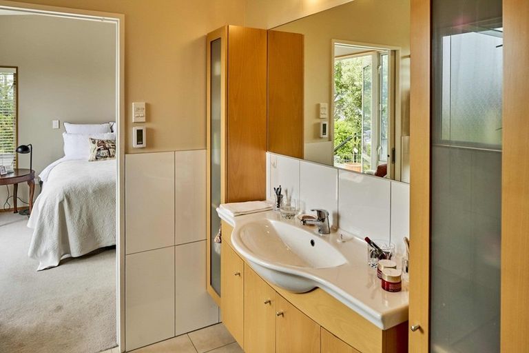 Photo of property in 95 Seaview Road, Paremata, Porirua, 5024